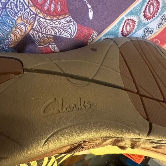 ✨ Clark’s brown leather slip on bootie, side zipper sz 8. - Picture 11 of 15